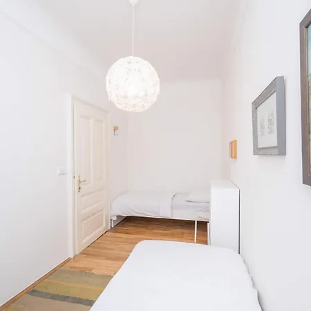 Old Town Serenity & Historic Charm Apartamento Bratislava