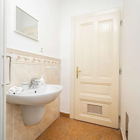 아파트 Old Town Serenity & Historic Charm