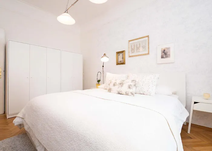 Old Town Serenity & Historic Charm Apartamento Bratislava