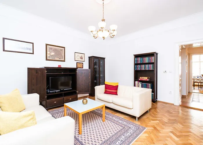 Apartamento Old Town Serenity & Historic Charm *