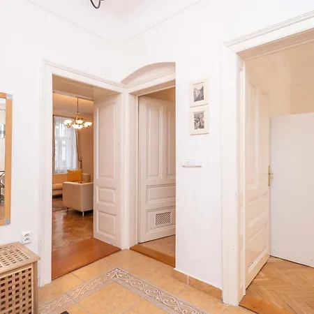 Old Town Serenity & Historic Charm شقة *